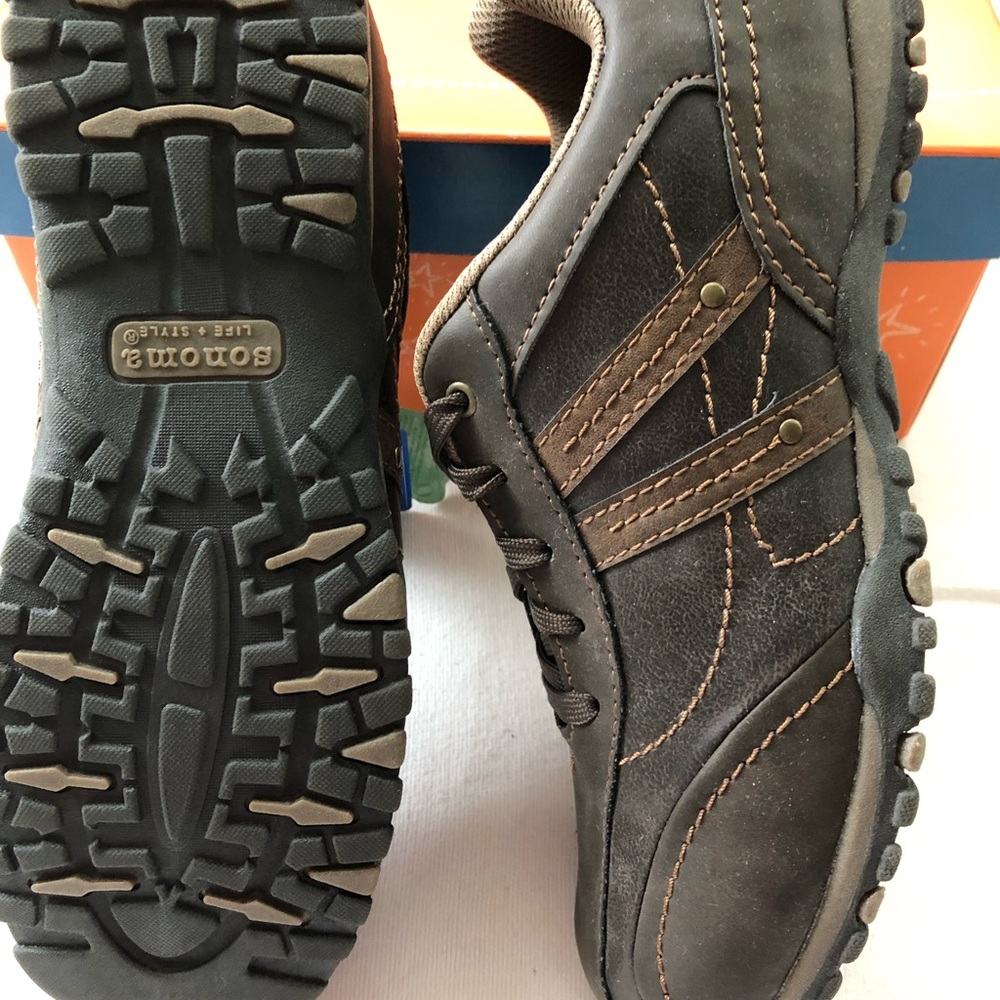 Sonoma boys size 7 brown shoes. New.
